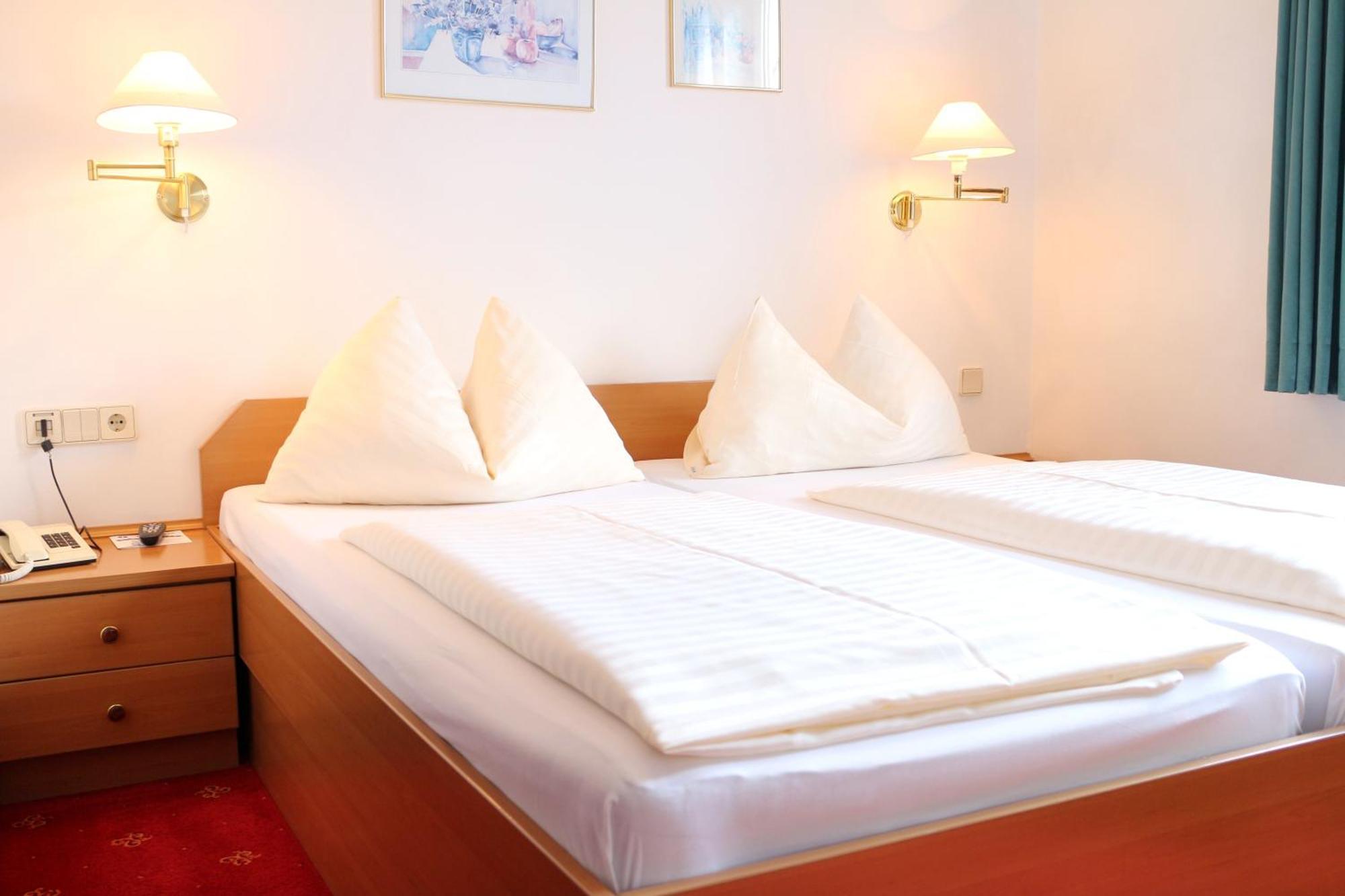Hotel Gasthof Kasino Villach Bagian luar foto