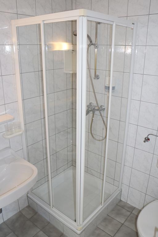 Hotel Gasthof Kasino Villach Ruang foto