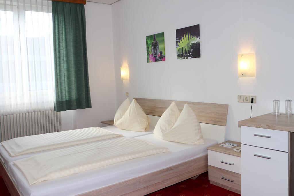 Hotel Gasthof Kasino Villach Ruang foto