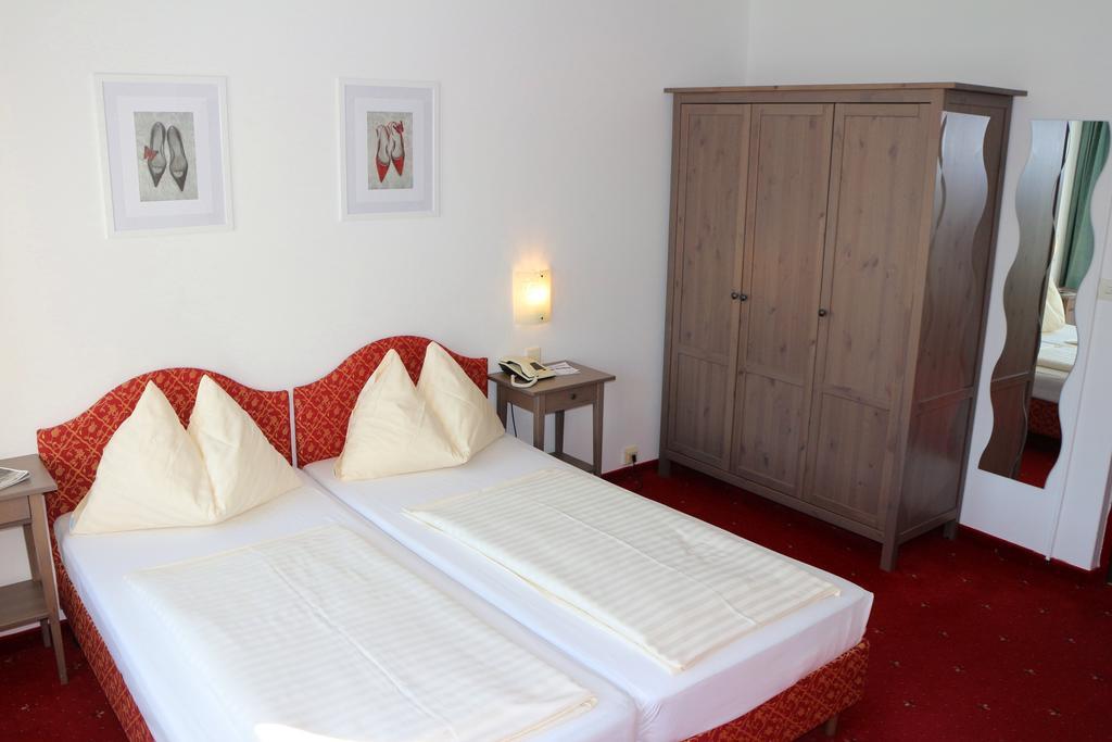 Hotel Gasthof Kasino Villach Ruang foto