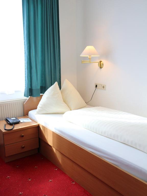 Hotel Gasthof Kasino Villach Ruang foto