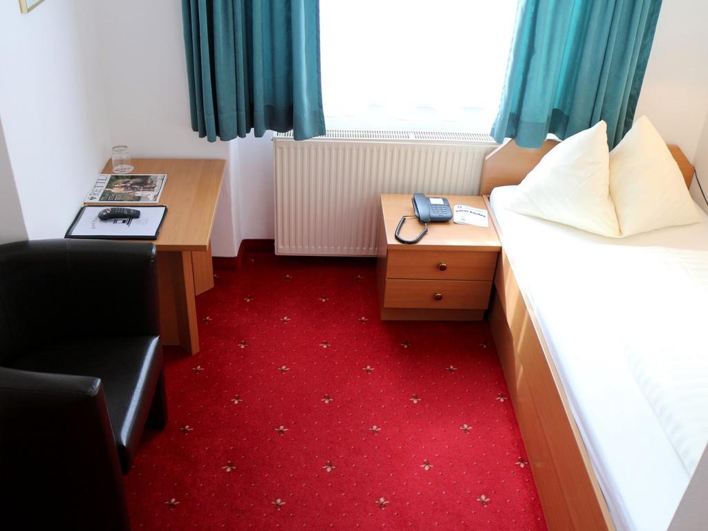 Hotel Gasthof Kasino Villach Ruang foto