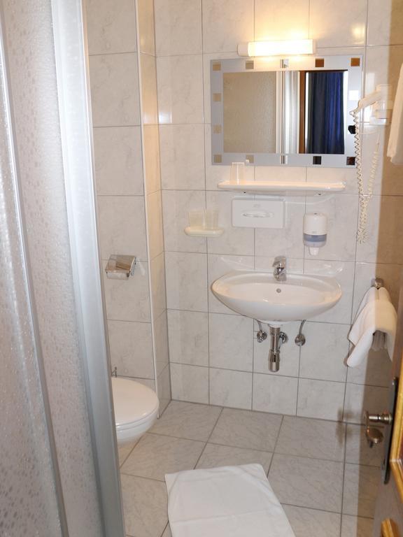 Hotel Gasthof Kasino Villach Ruang foto