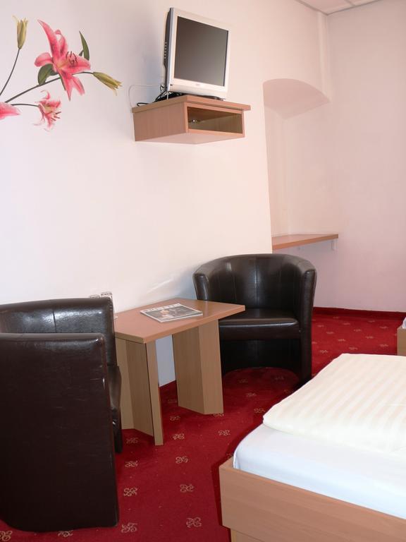 Hotel Gasthof Kasino Villach Ruang foto