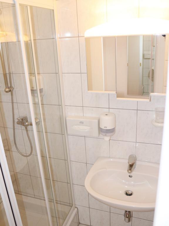 Hotel Gasthof Kasino Villach Ruang foto