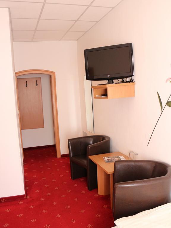 Hotel Gasthof Kasino Villach Ruang foto