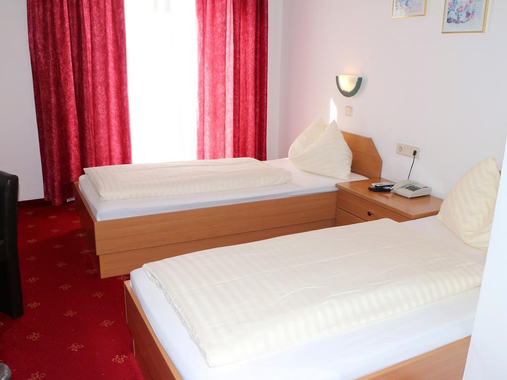 Hotel Gasthof Kasino Villach Ruang foto
