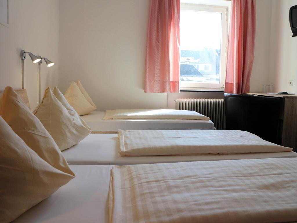 Hotel Gasthof Kasino Villach Ruang foto