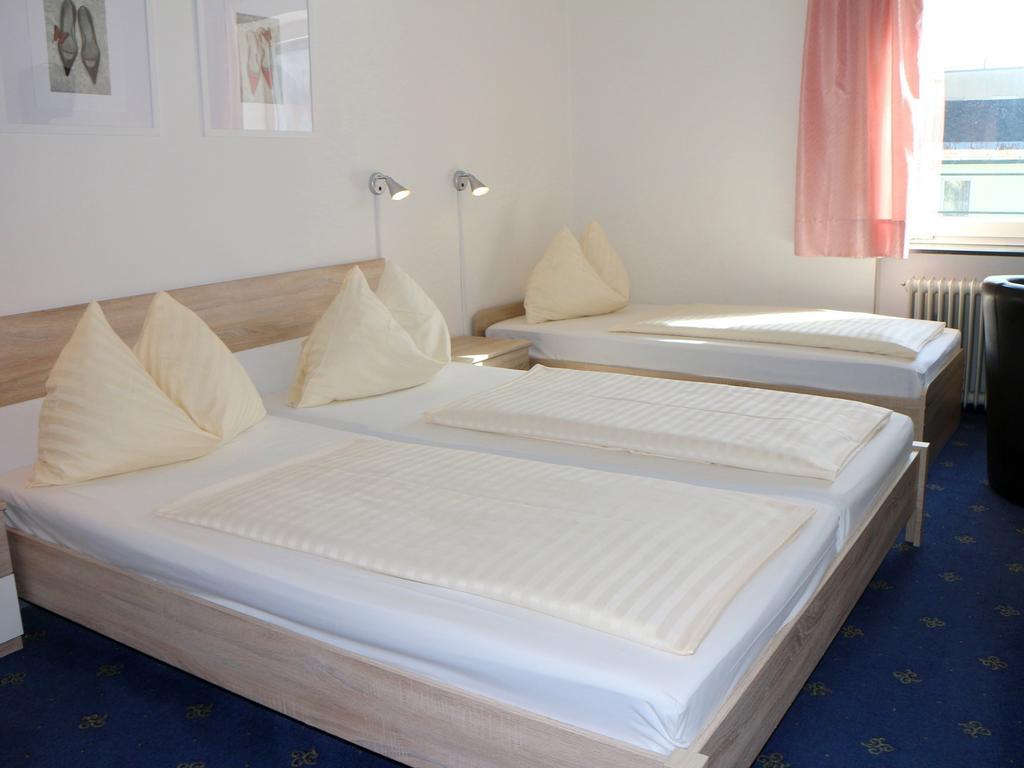Hotel Gasthof Kasino Villach Ruang foto