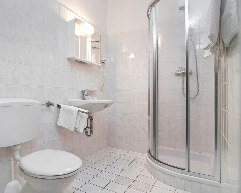 Hotel Gasthof Kasino Villach Ruang foto